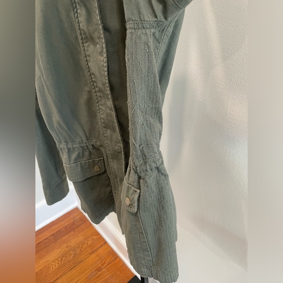 Utility Jacket in Army Green - Picture 7 of 9